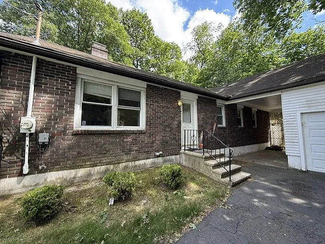 74 Village Ln — Photo 2