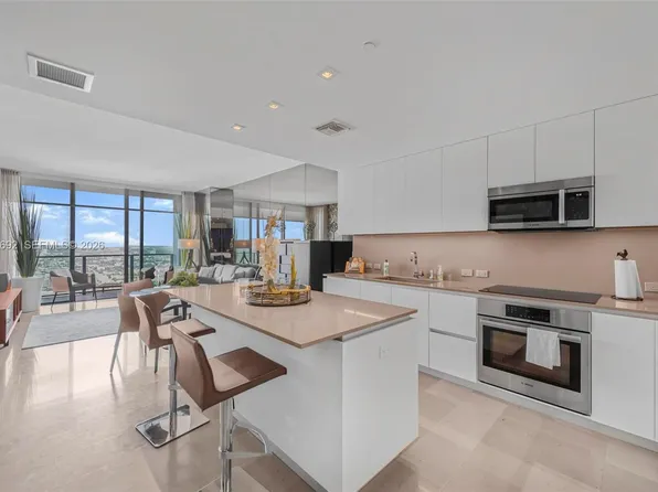 88 SW 7th St APT 3806, Miami, FL 33130