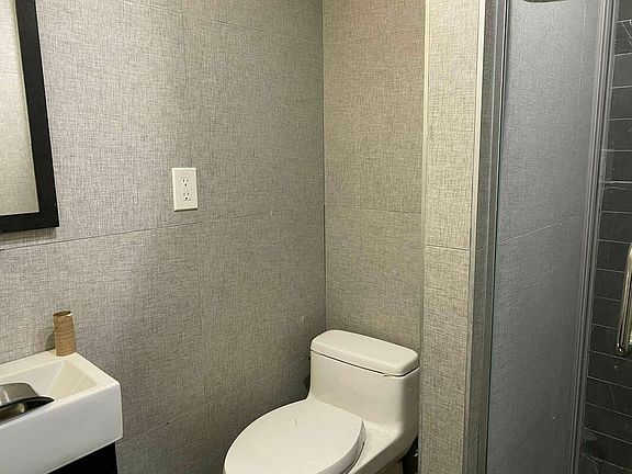 3rd image of 328 E 106th St APT 8A