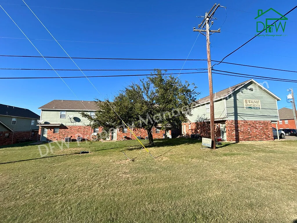 Building Photo - 811 W Walnut St #A103