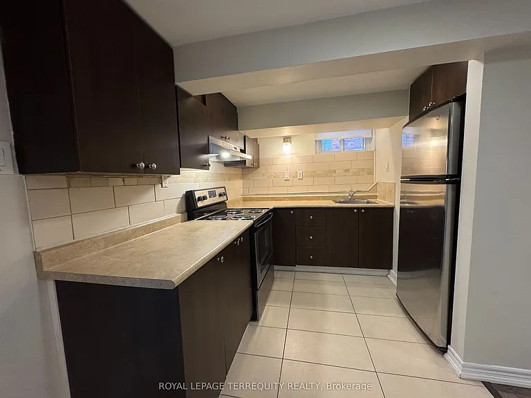 475 Woodbine Ave #2 — Photo 8