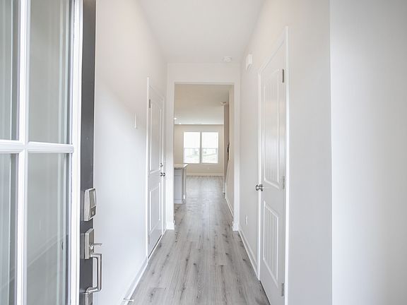 5th image of 528 Medwyk Dr