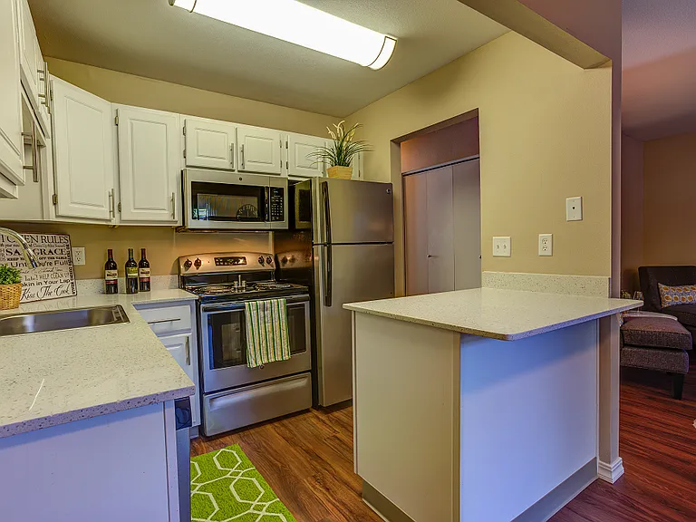 Commons at Hawthorn Village Apartments — Photo 12
