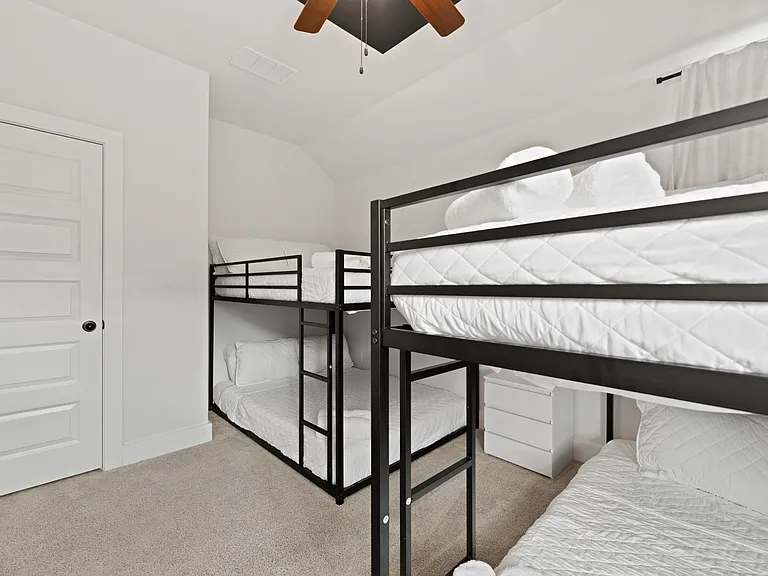 801 Lake Cove Dr — Photo 35
