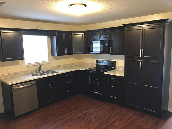 4th image of 272 Executive Ave APT B