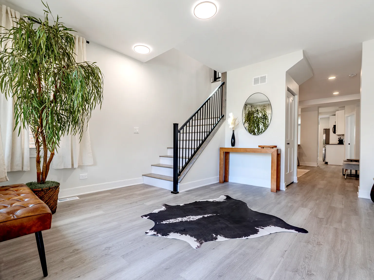 4 bed, $5,800 — Photo 1