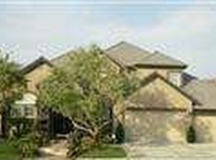 1622 E Golden Valley Way, Fresno, CA