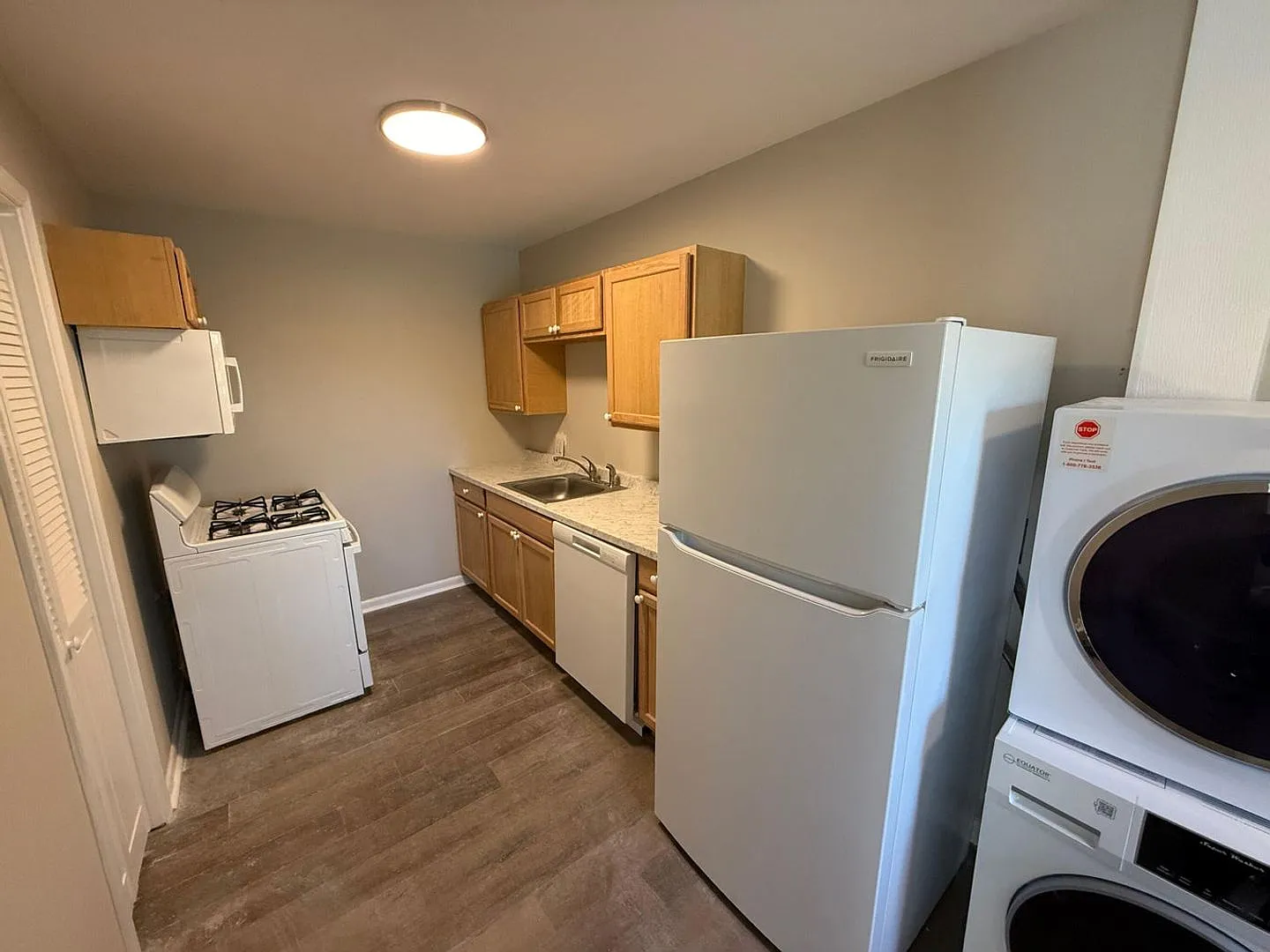Charming One-Bedroom Apartment: Your Urban Oasis Awaits! — Photo 4