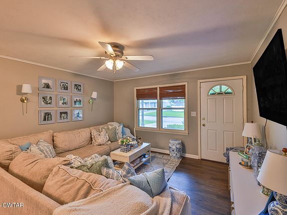 3rd image of 105 Meadowbrook Dr