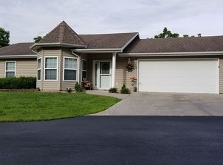 160 Starrville Ln, Reeds Spring, MO 65737