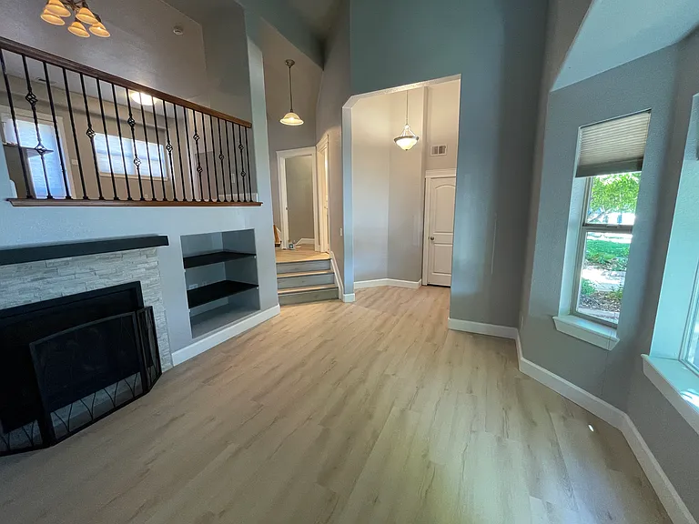 Entry/Living Room
