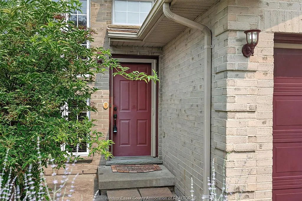 3 bed, $2,400 — Photo 4