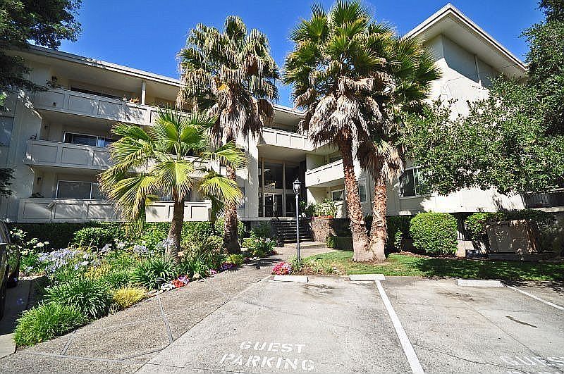 1st image of 1458 Hudson St APT 105