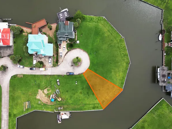 406 Island Way, Port Arthur, TX 77640