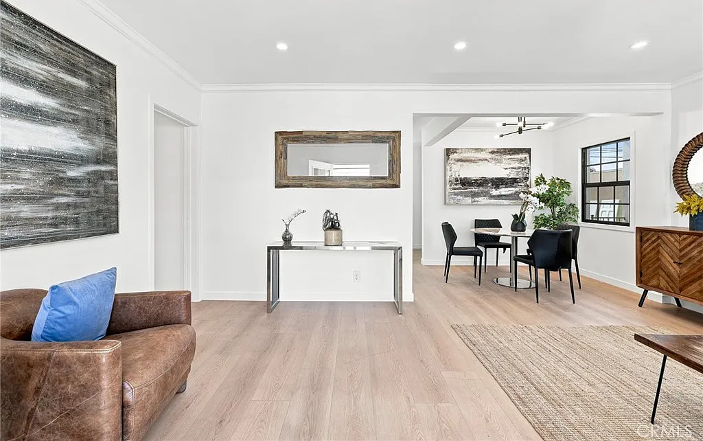 2 bed, 850 sqft, $3,200 — Photo 4