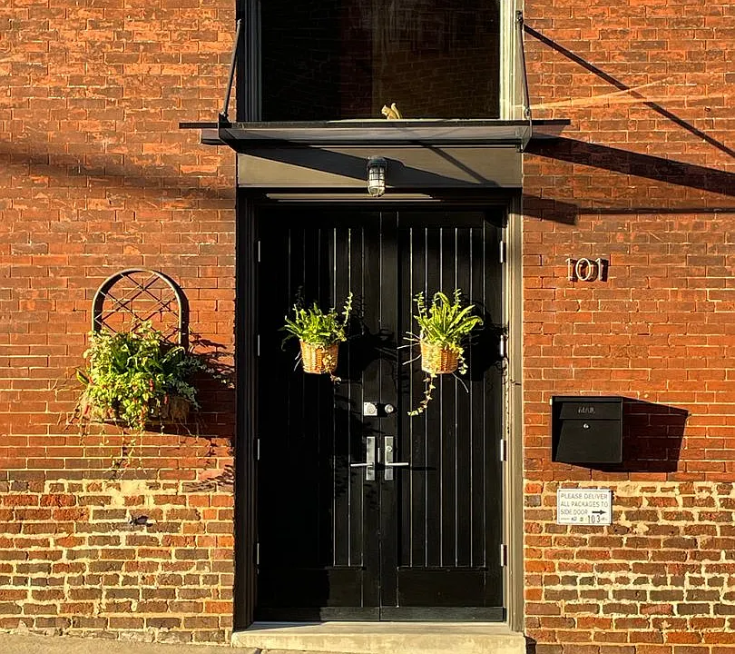 101 W 2nd St