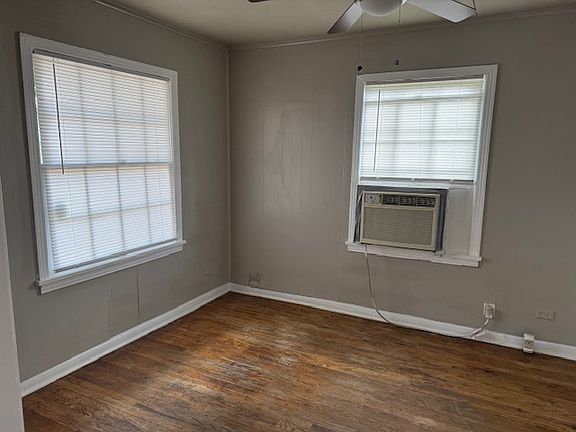 4th image of 604 1/2 S Bois D Arc Ave