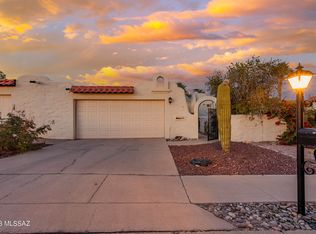 812 W Calle Del Regalo, Green Valley, AZ 85614