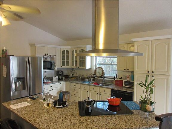 5th image of 225 Balsam Dr