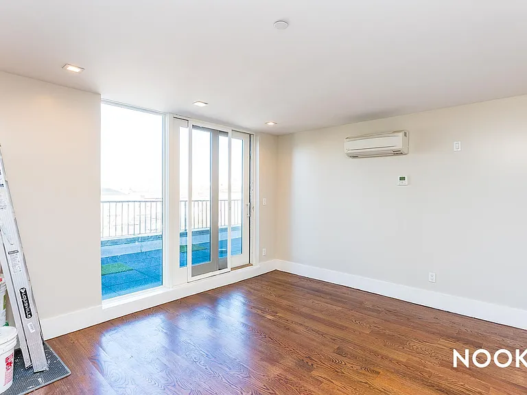 136 Erasmus St #4A — Photo 10