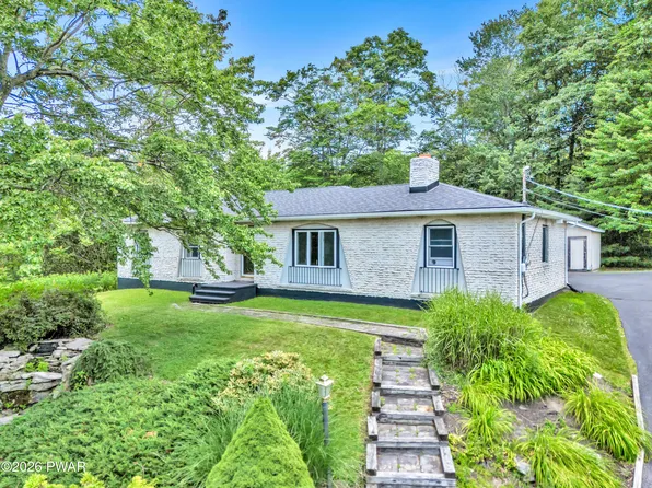 604 Circle Dr, Roaring Brook Twp, PA 18444