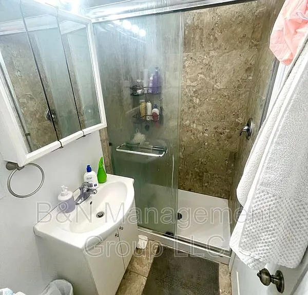 2337 N Janssen Ave #1R — Photo 4