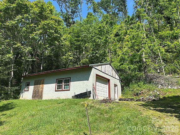 2nd image of 38 Buchanan Hill Rd