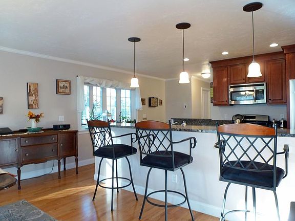 5th image of 12 Northfield Dr