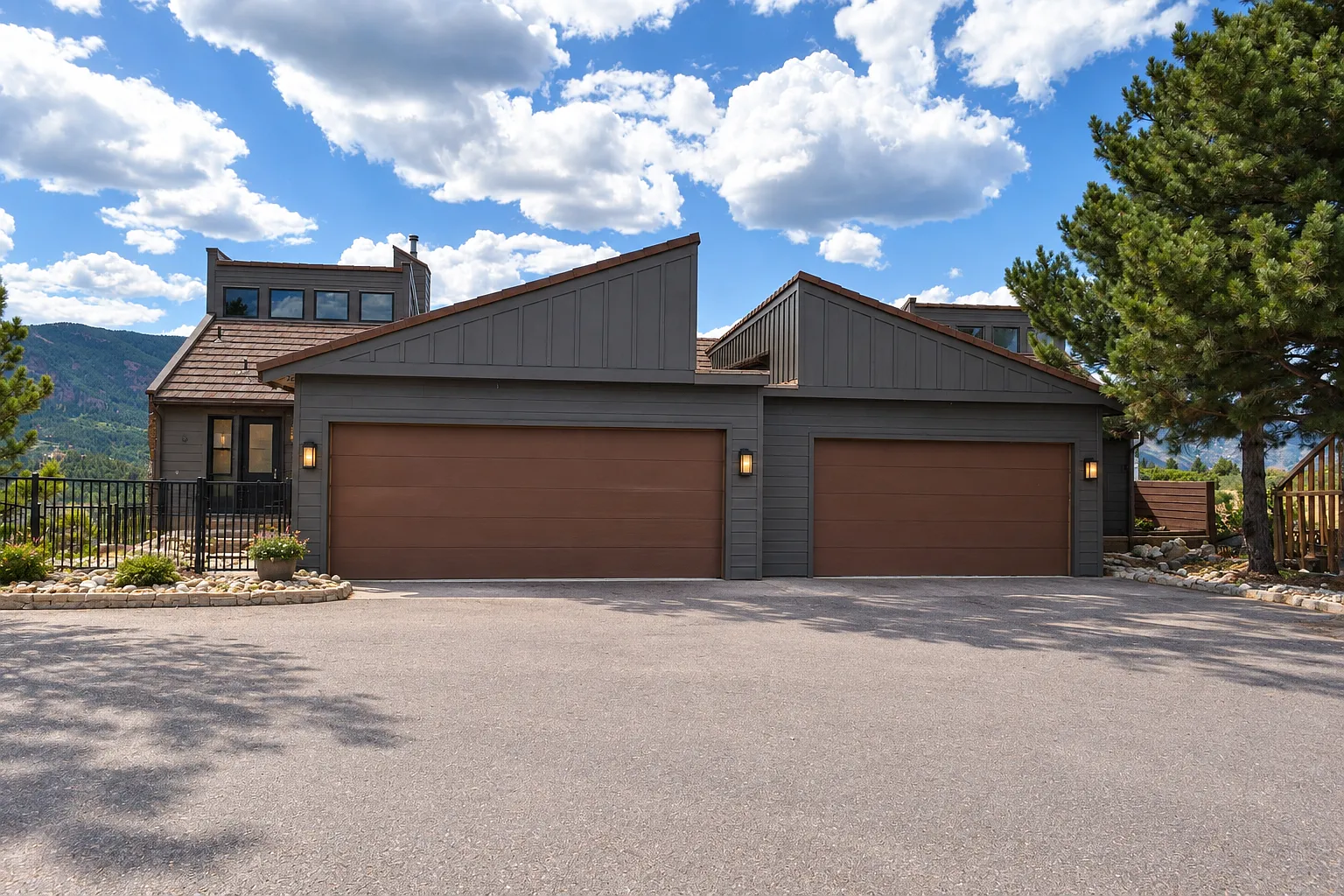 4555 Sentinel Rock — Photo 2