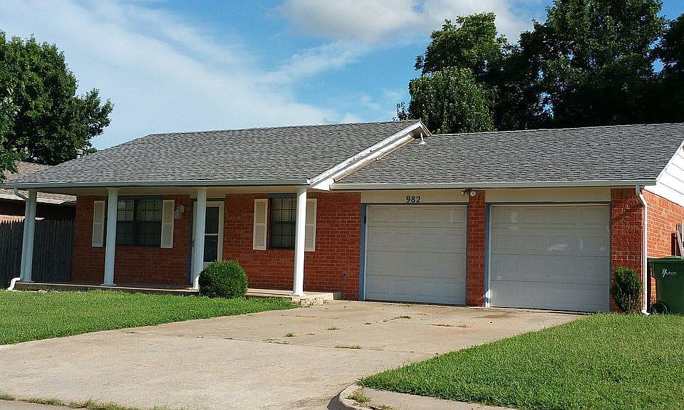 2nd image of 982 Squire Mansion