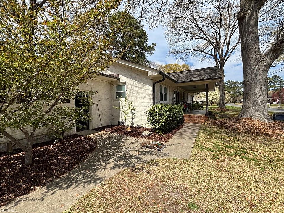 1st image of 2025 Phyllis Dr