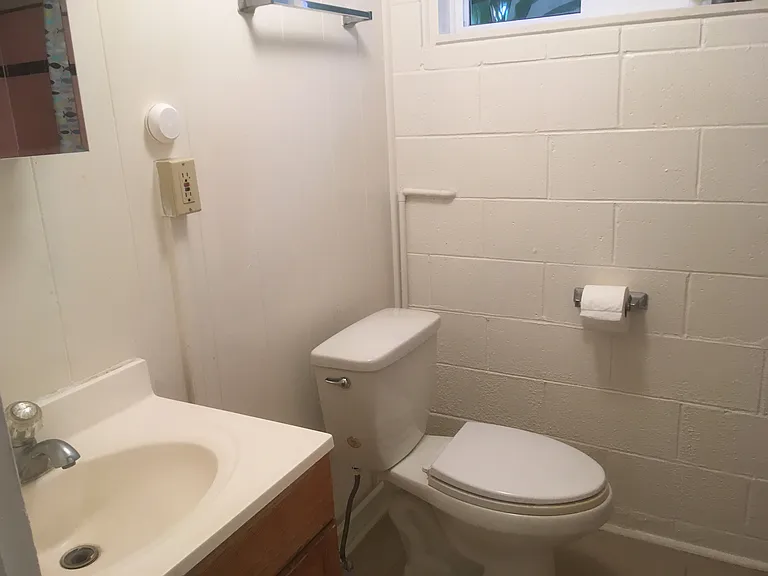 1725 Hoe St — Photo 3