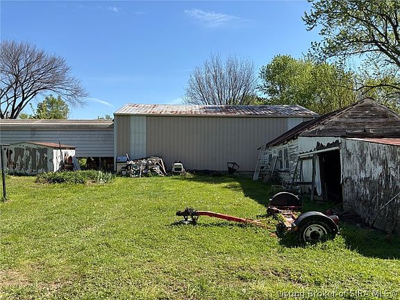 3rd image of 211 Silver Creek Drive