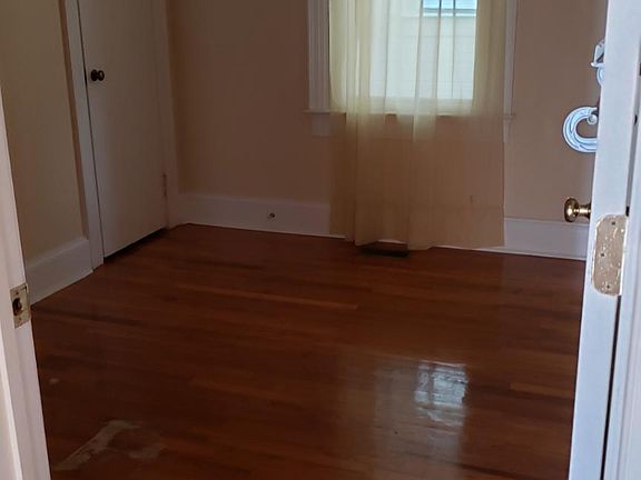 5th image of 2529 Railroad St