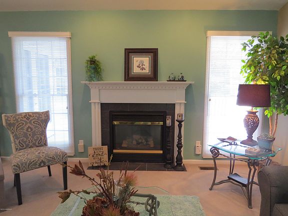 4th image of 802 Strasburg Ct