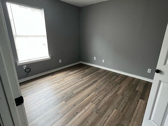 5th image of 402 Harbin Ave #A