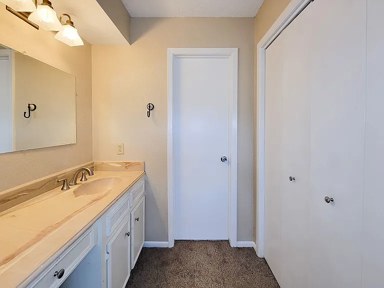 2710 Quail Creek Dr — Photo 20