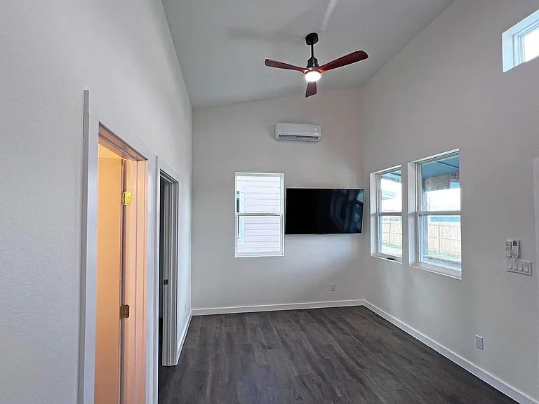 110 Landry Cir — Photo 3