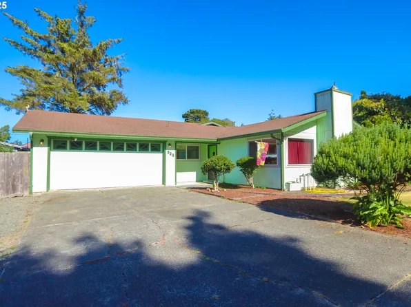 825 Seabreeze Ter, Coos Bay, OR 97420