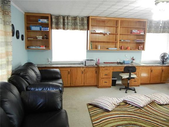 4th image of 606 Aspenway Cir