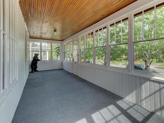 3rd image of 3639 Dupont Ave N