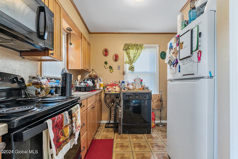 4th image of 19 Garden Avenue