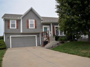 19983 Falcon Ridge Dr, Spring Hill, KS 66083