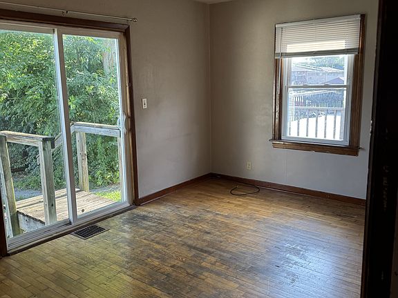 3rd image of 1109 W Carson St #1