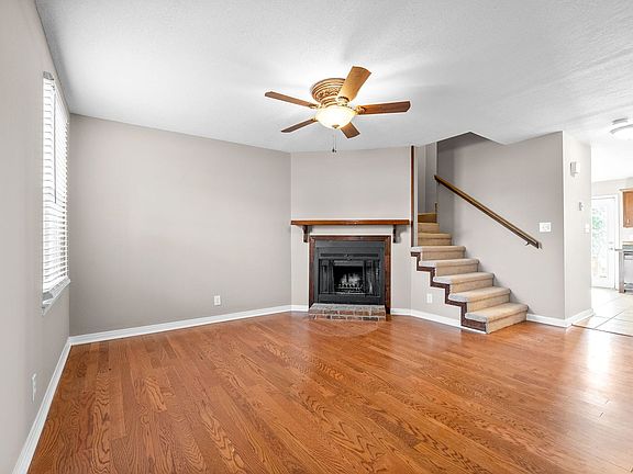 5th image of 933C Kingsbury Dr