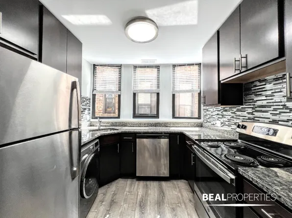 2908 N Broadway St APT 4, Chicago, IL 60657