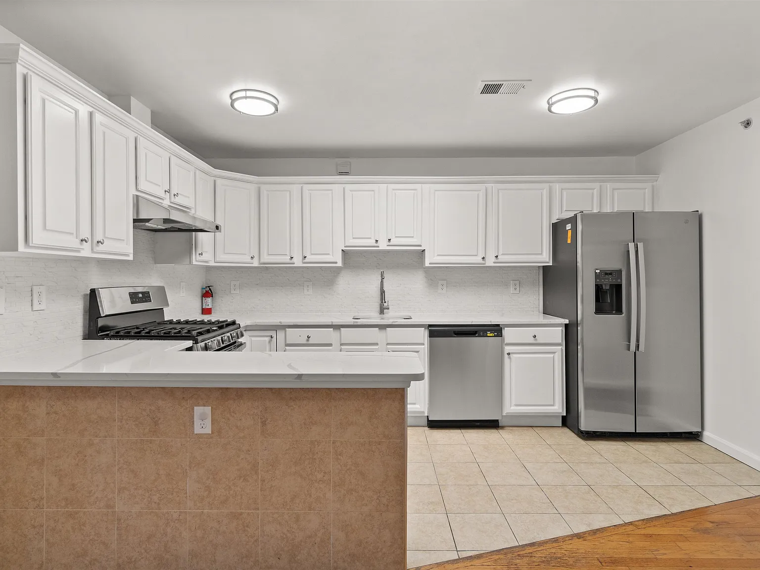 3 bed, 2.0 bath, 1300 sqft, $2,800 — Photo 1