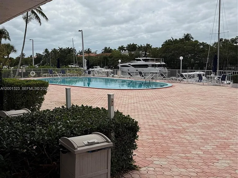 100 Edgewater Dr #127 — Photo 2