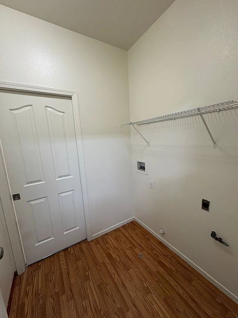 Cozy SE Visalia home Available Now! — Photo 4