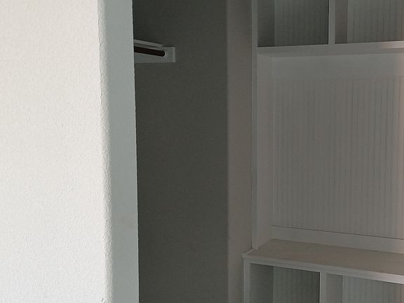 4th image of 403 Mesa Dr